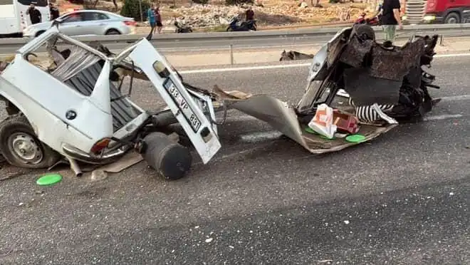 Bariyere Çarpan Araçta Feci Kaza: Bir Kişi Hayatını Kaybetti