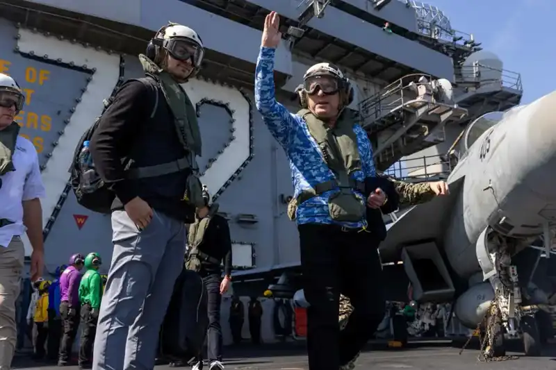 Müzakere Masasından Savaş Gemisine: ABD Umman Ekipleri Bölgede Neler Yaşadı?