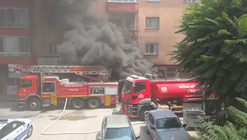 Niğde'de Beyaz Eşya Deposunda Çıkan Yangın Korkuttu: Detaylar Ortaya Çıktı