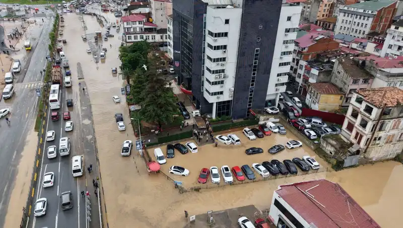 Trabzon'da Sel Felaketi: Kayıp Kişinin Arama Çalışmaları Devam Ediyor