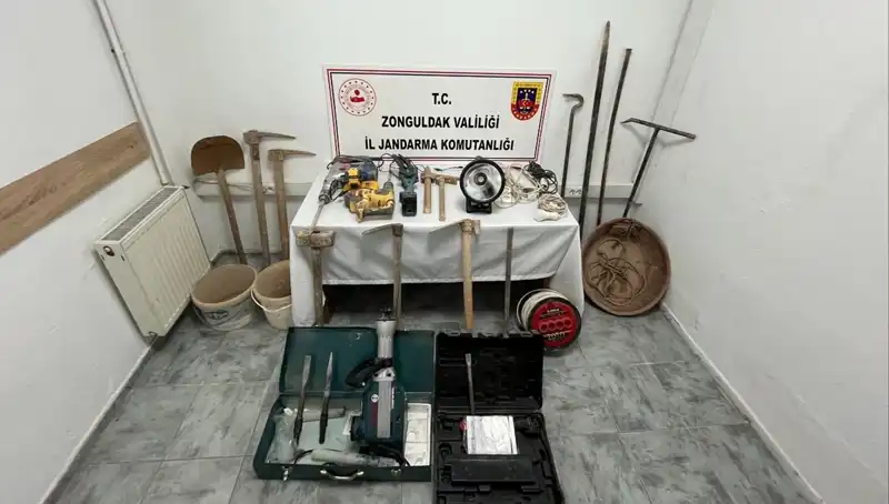 Çaycuma'da Kaçak Kazı Yapan 5 Şahıs Suçüstü Yakalandı!