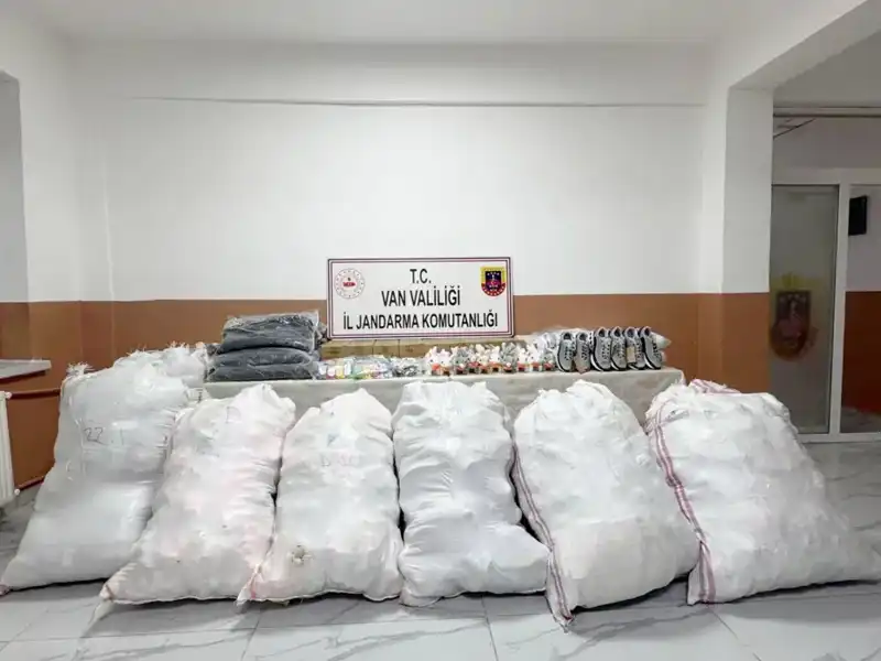 Van'da Büyük Kaçakçılık Operasyonu: 4 Milyon TL'lik Malzeme Ele Geçirildi!