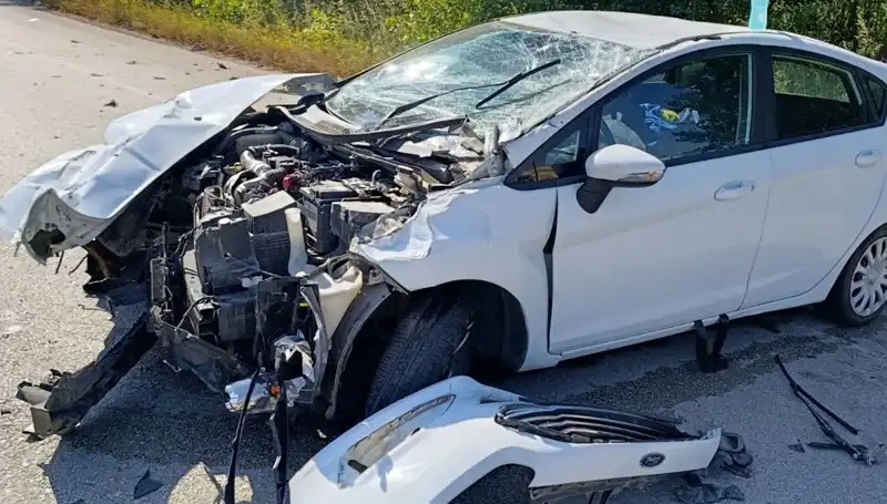Çanakkale'de Trafik Kazası: İki Yaralı, Hem Araçlar Hem De Hayatlar Zarar Gördü!