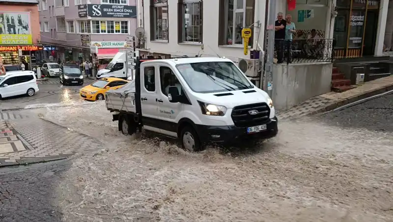 10 Dakikalık Sağanak, Şehirde Su Baskınlarına Neden Oldu!