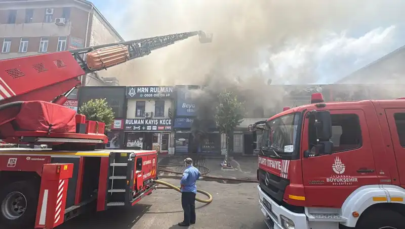 Ümraniye Oto Sanayi Sitesinde Korkutan Yangın: 5 Araç Alev Alev Yandı