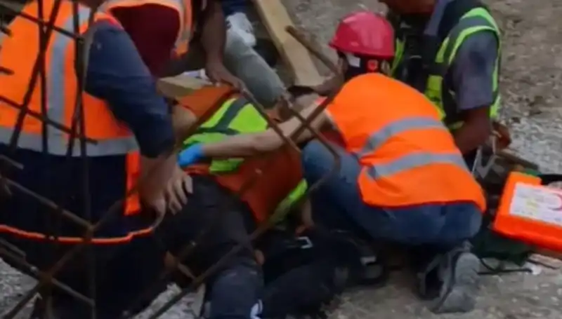 Adana'da İnşaat Kazası: İki İşçi Yaralandı, Olayın Şok Edici Ayrıntıları Ortaya Çıktı