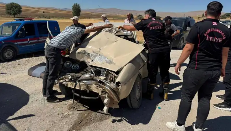 Kahramanmaraş'ta Kamyonet ile Otomobil Çarpıştı: Kaza Anı ve Sonrası