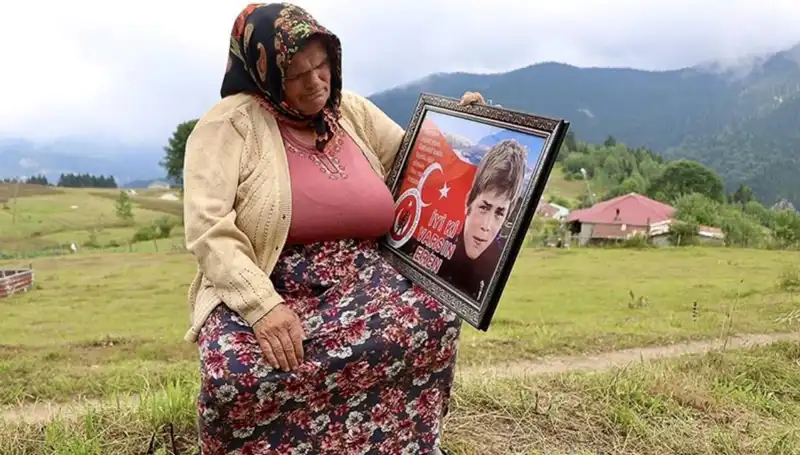 DEM Parti, Eren Bülbül'ün Annelerine Bayram Mesajı Gönderdi