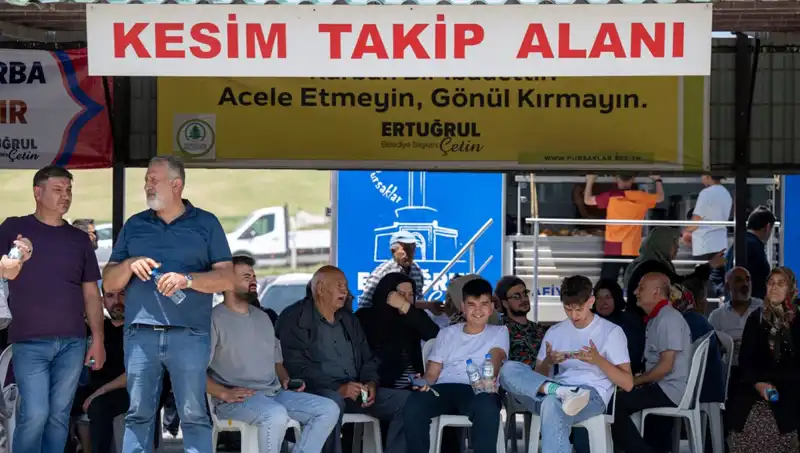 Ankara Kurban Pazarlarında Yoğunluk: Alışverişe Akın Edenler Kıyasıya Yarışıyor