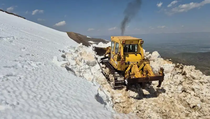 Nisan Ayında Yaşanan Yüksek Kış Karı: 2 Metreyi Aşan Engel Nasıl Aşıldı?