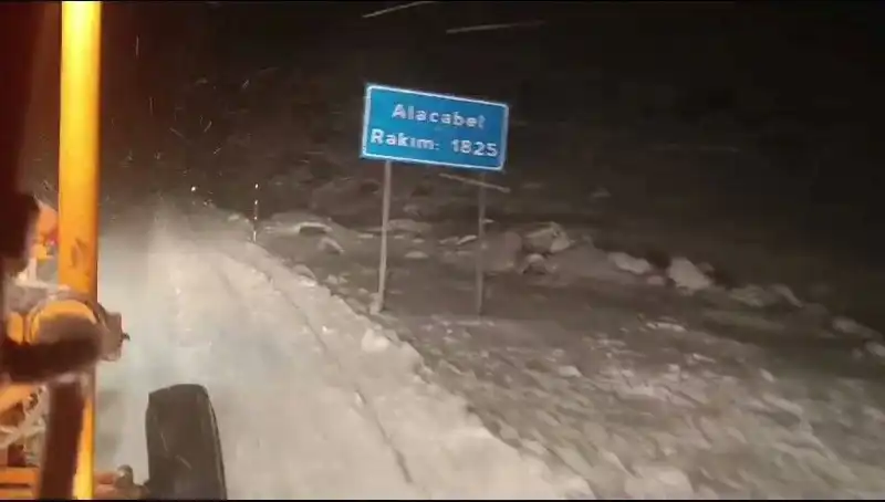 Antalya’daki Kar Sürprizi: Tatilciler İçin Beklenmedik Görüntüler