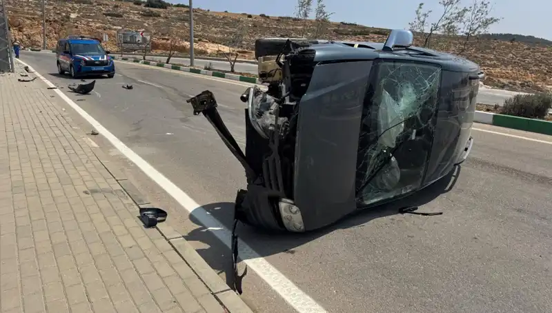 Kilis'te Ticari Araç Devrildi: 4 Kişi Yaralandı, Olay Anında Neler Oldu?