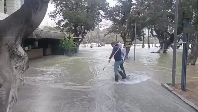 Manavgat Irmağı'nda Su Seviyesi Alarm Veriyor: İşletmeler Etkilendi