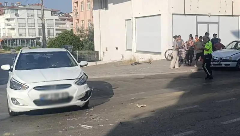 Antalya'da Oto Kazası: İki Araç Çarpıştı, Yaralılar Var!