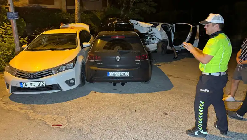 Alkollü Sürücünün Korkunç Kazası: Üç Araç Birden Zarar Görzüldü