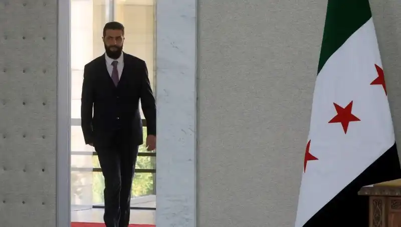 Paris’te Şara-Macron Zirvesi: Fransa, Yeni Suriye'ye Destek Vermeye Hazırlanıyor