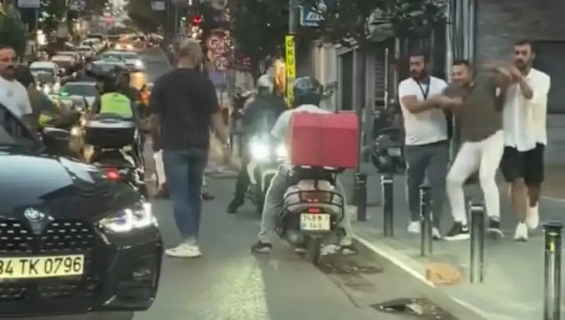 Nişantaşı'nda Yol Verme Tartışması Sopalı Kavga ile Sonuçlandı