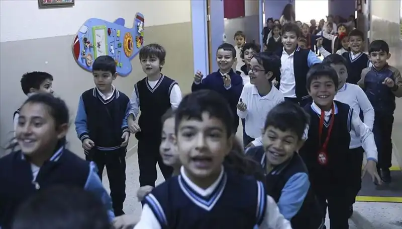2025'te Okul Açılış Tarihleri ve Tatil Planları Aydınlatıldı!
