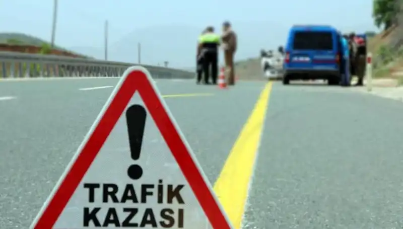 Otomobil ve Hafif Ticari Araç Çarpıştı: Can Kaybı ve Yaralılar Şokta!