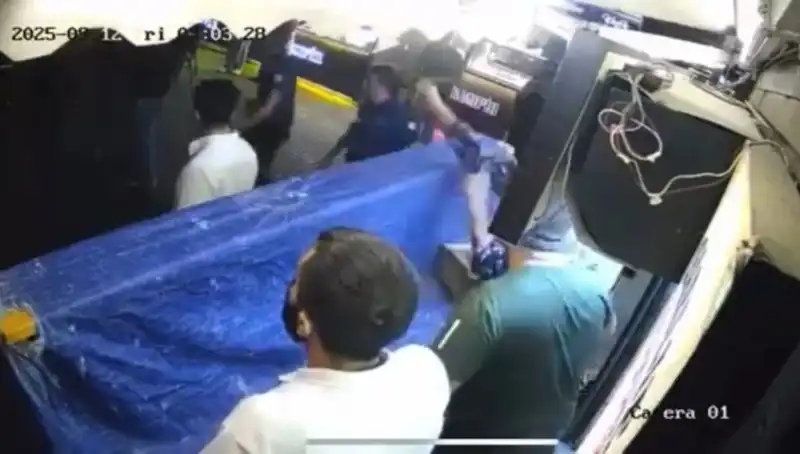 Ortaköy'de Gece Yarısı Gerilim: Tekme Tokat Kavga Görüntüleri Olay Oldu!