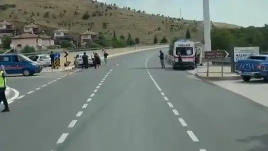 Elazığ’da Otomobil Kazası: İki Araç Çarpıştı, Yaralılar Hastaneye Sevk Edildi