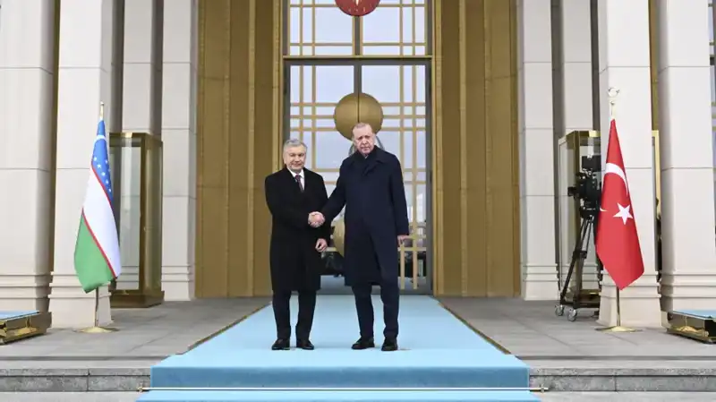 Özbekistan Cumhurbaşkanı Mirziyoyev, Ankara’da Türk Dünyası Zirvesi İçin Geldi