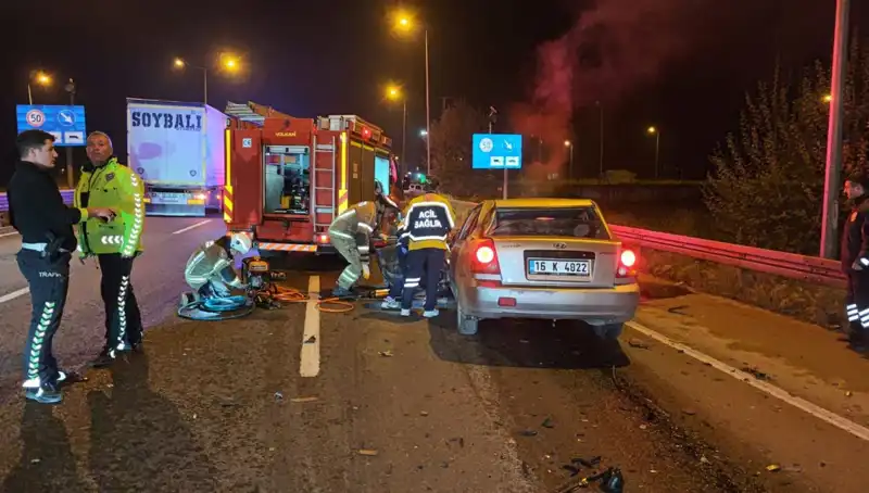 Kamyona Arkadan Çarpan Sürücü Hayat Mücadelesi Veriyor: Korkunç Kaza