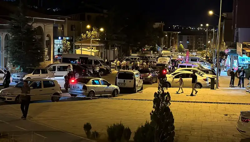 İki Aile Arasındaki Kavga: 1 Ağır Yaralı, 3 Kişi Hastaneye Kaldırıldı