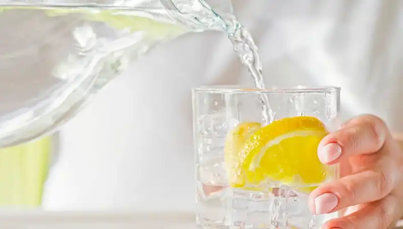 Limonlu Su Tüketmenin Vücudunuza Etkileri: Doktorlardan Şaşırtan Açıklamalar