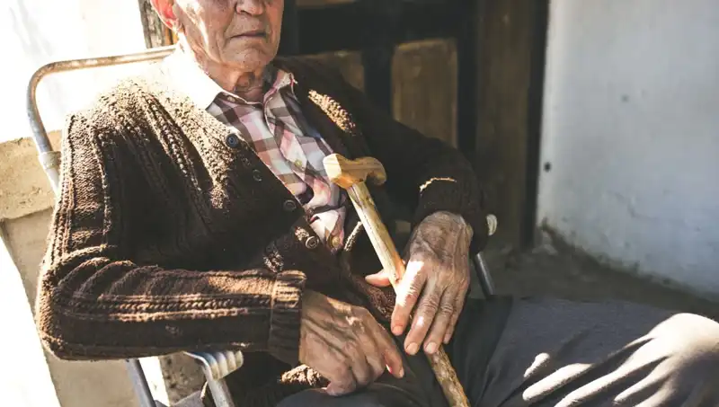100 Yaşında 16 Kişi Depresyonla Mücadele Ediyor: Yalnızlık ve İlgi Eksikliği Alzheimer Riski Taşıyor
