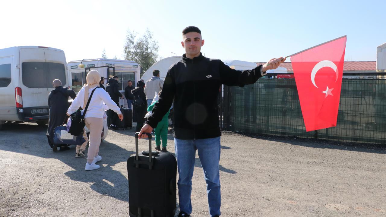 Türk Bayrağıyla Suriye'ye Dönen Abdulkadir'den Anlamlı Karar