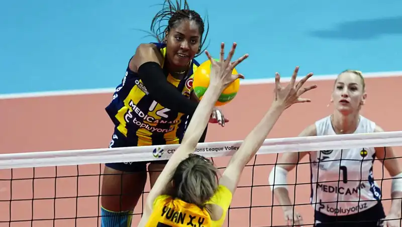 Avrupa'nın Arenasında Türk Derbisi: Fenerbahçe, Vakıfbank'ı 3-0'la Geçti