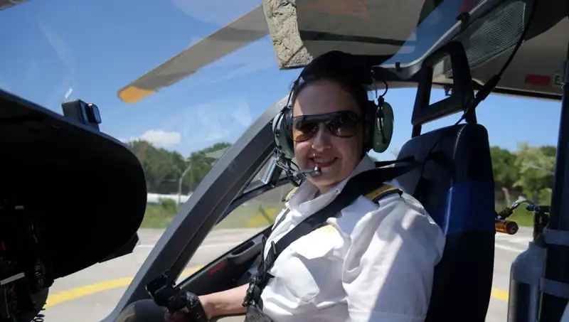 Türkiye'nin Tek Kadın Ambulans Helikopter Pilotu: Cesaretiyle Rakiplerini Geride Bırakıyor